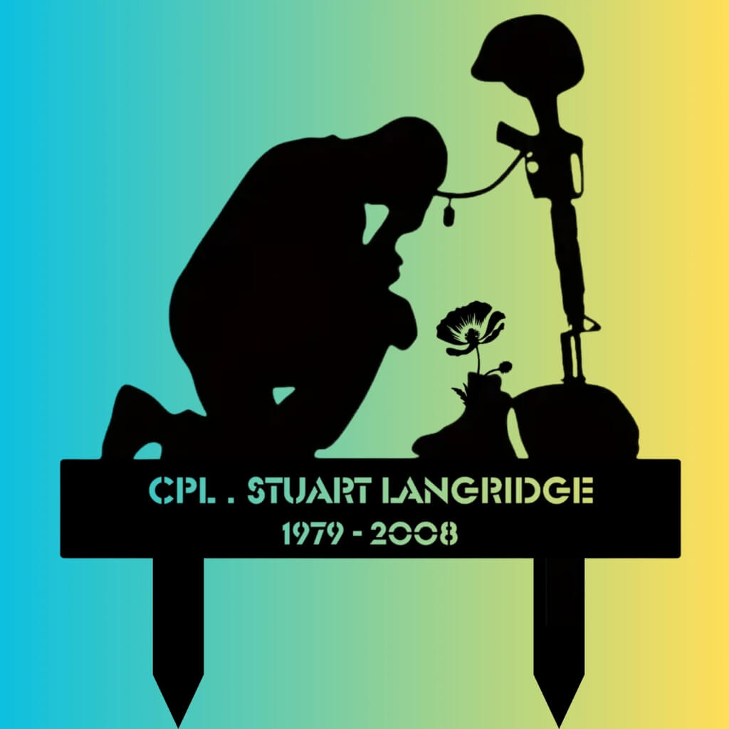 1352. Soldier kneeling to rifle, boots & poppy